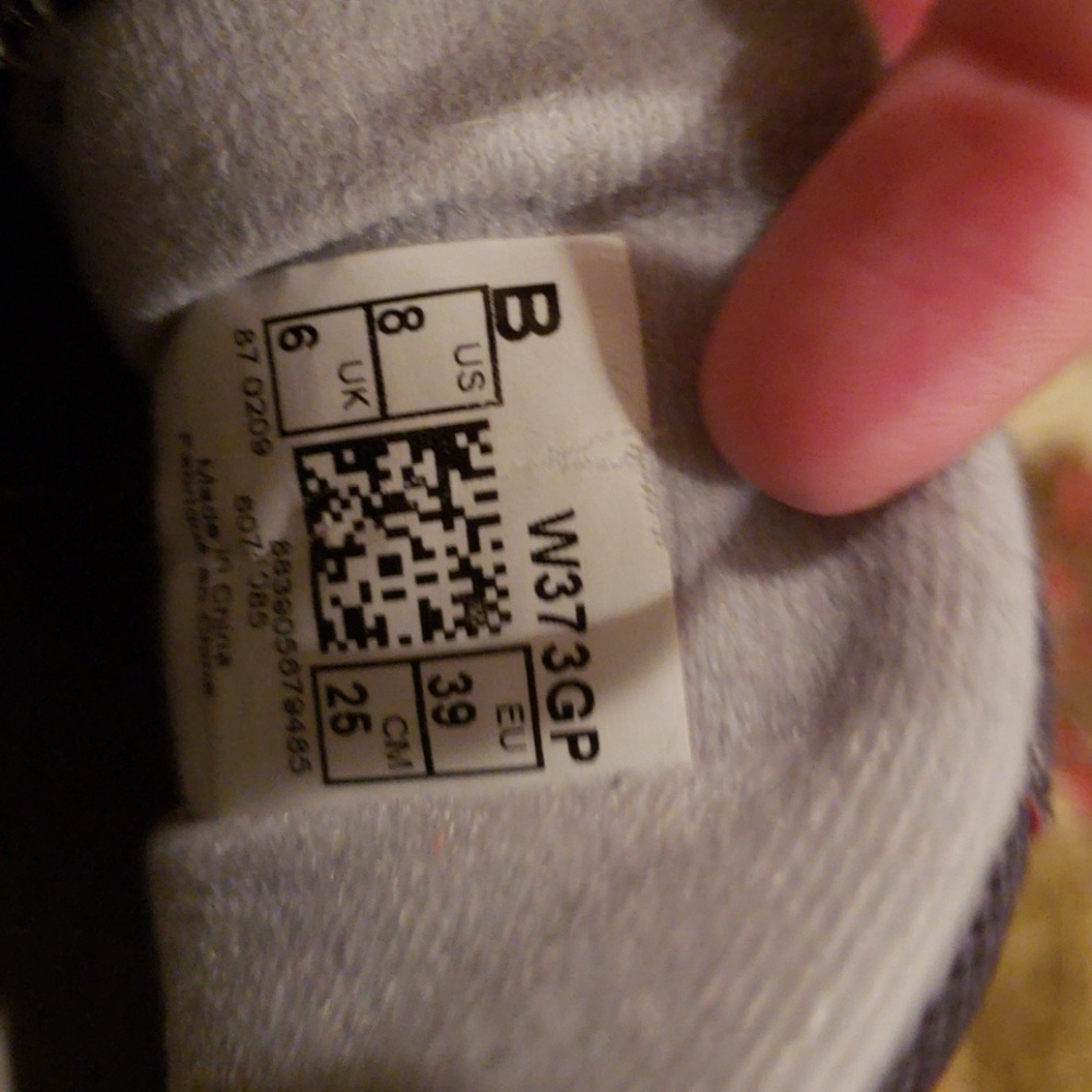 Shoes - Picture 4 of 6